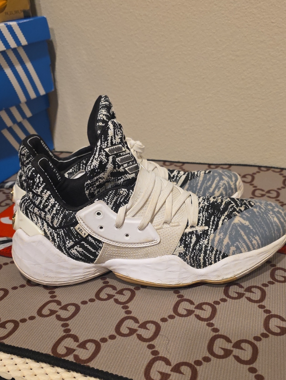 Size 11M James Hardin Vol 4
